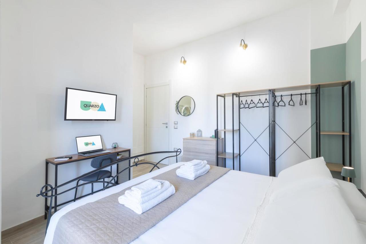 Quarzo. Modern Rooms Cagliari Bagian luar foto