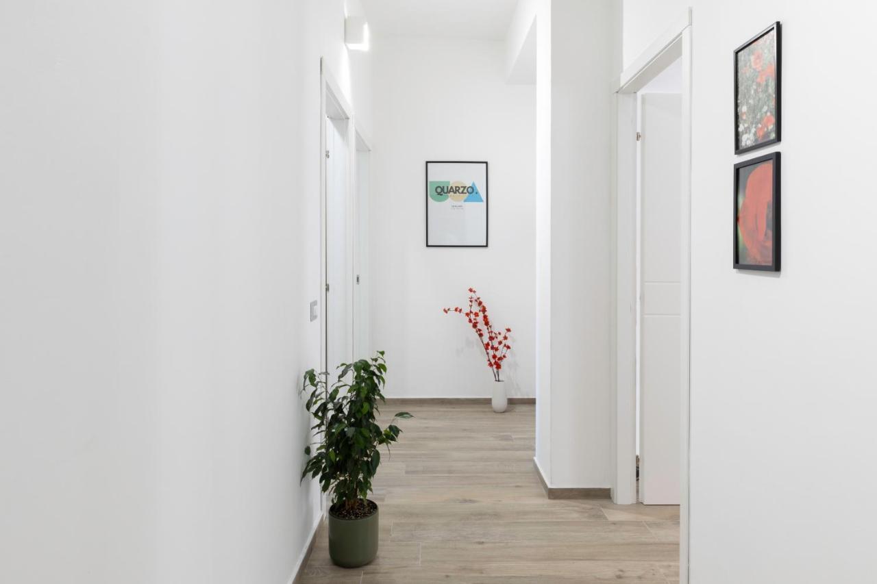 Quarzo. Modern Rooms Cagliari Bagian luar foto