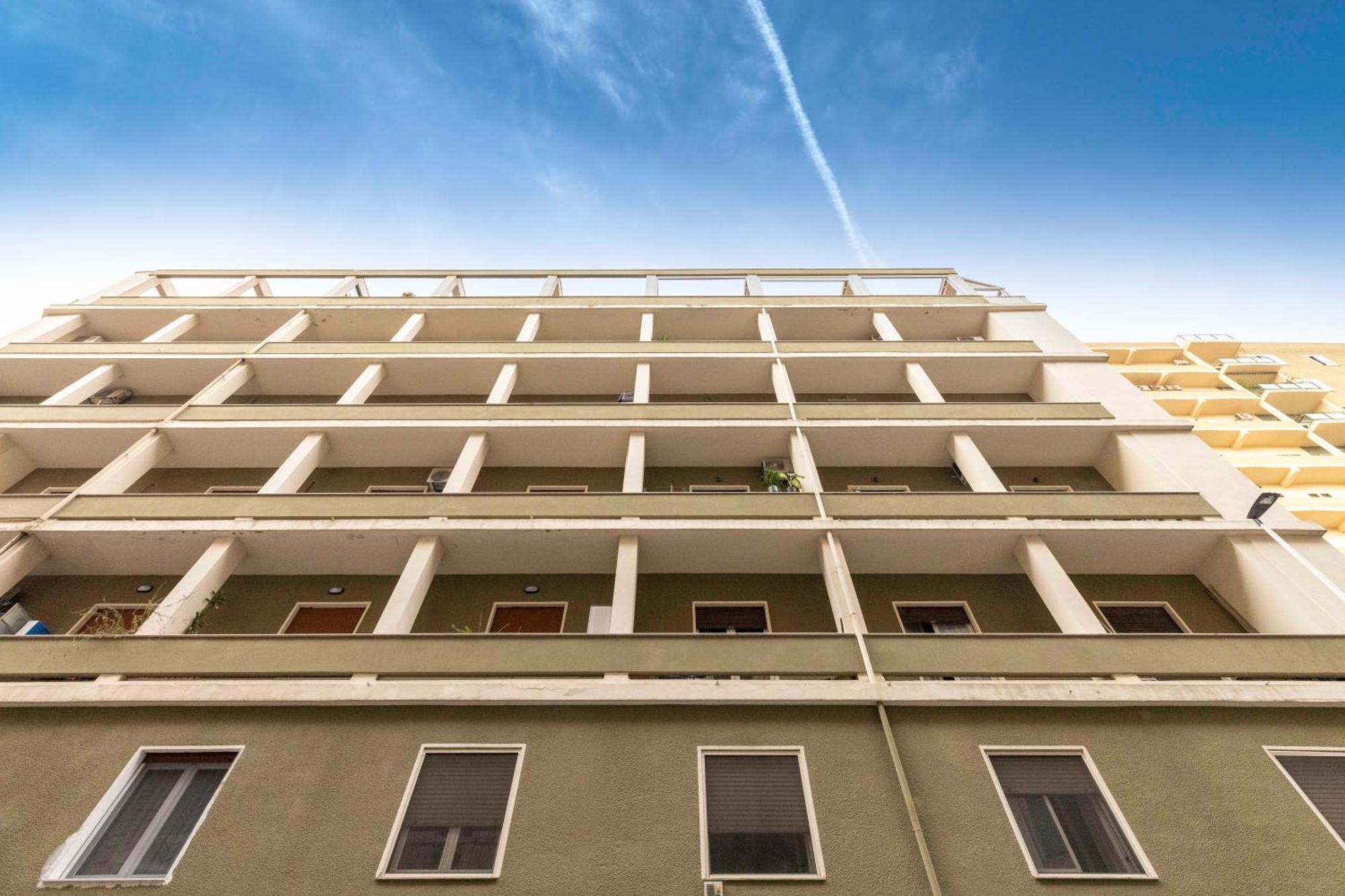 Quarzo. Modern Rooms Cagliari Bagian luar foto