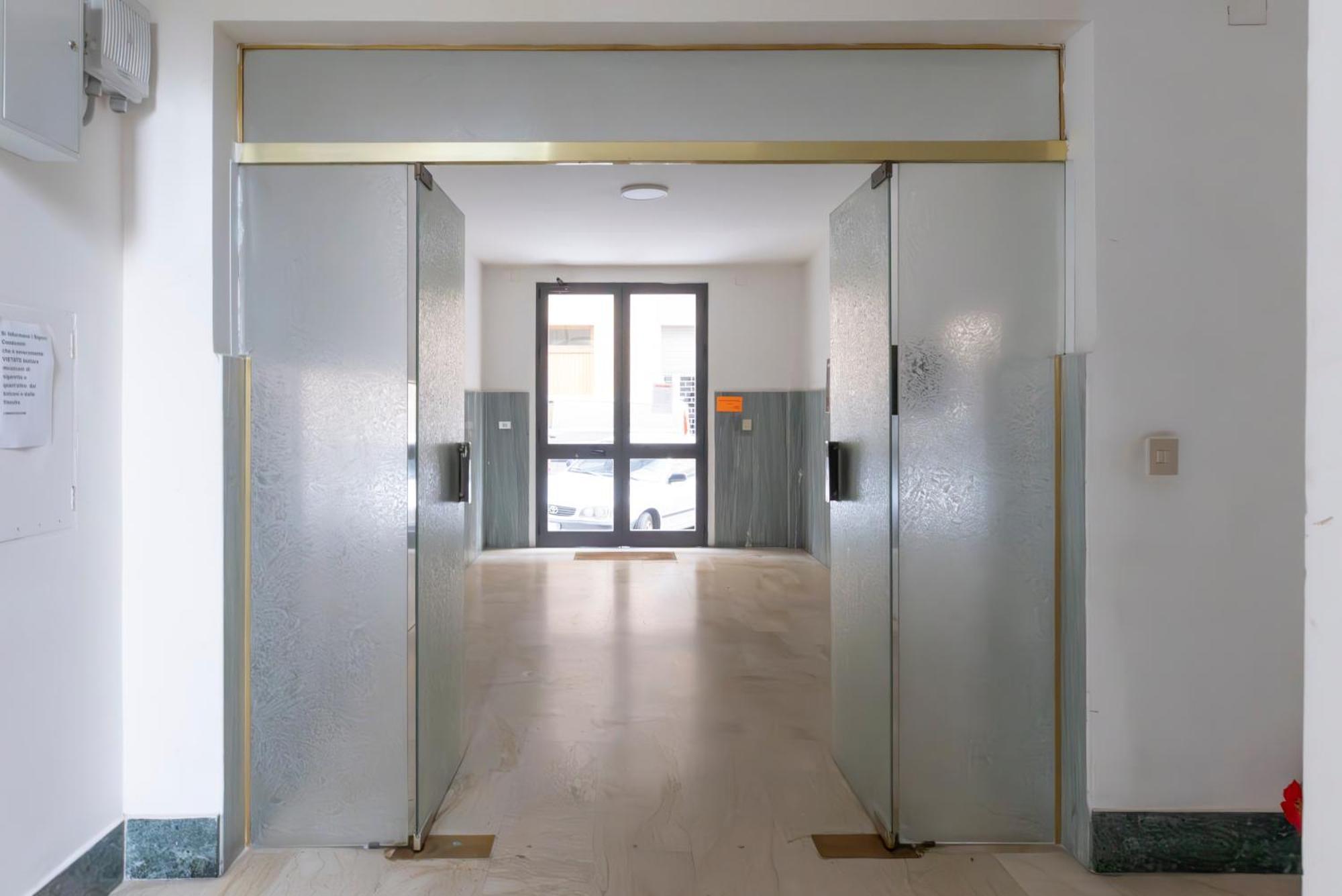 Quarzo. Modern Rooms Cagliari Bagian luar foto