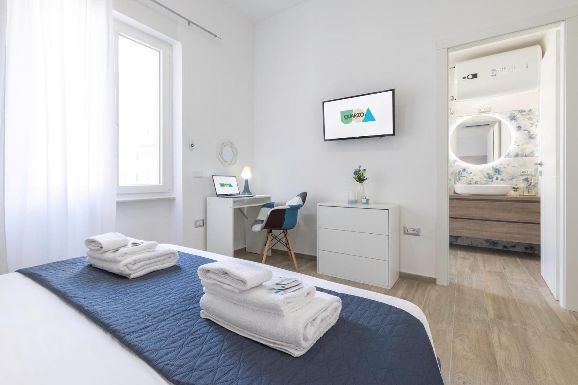 Quarzo. Modern Rooms Cagliari Bagian luar foto